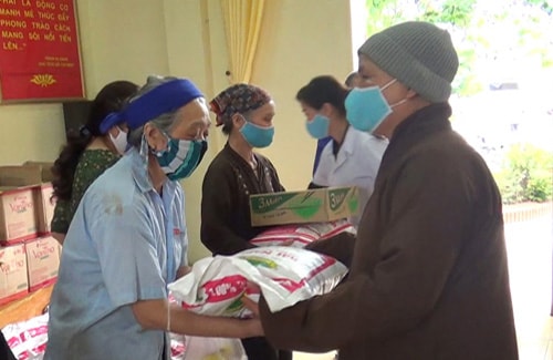 Những bao gạo ấm tình người 